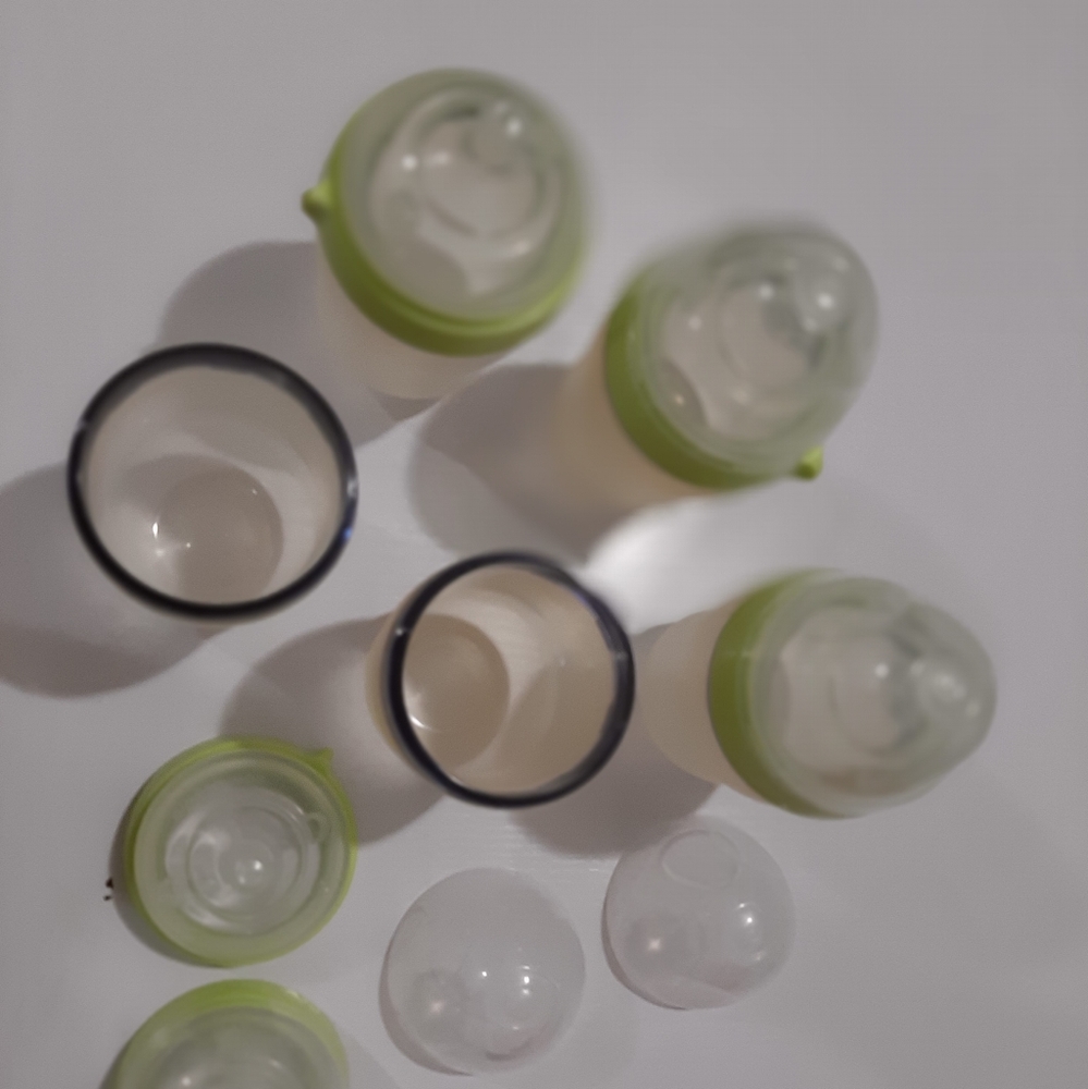 Comotomo 8oz gender neutral baby bottles silicon bpa free